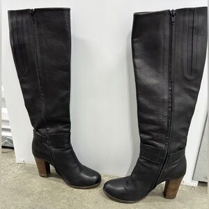 Coclico Elegant Black Leather Knee-High Zip Boots